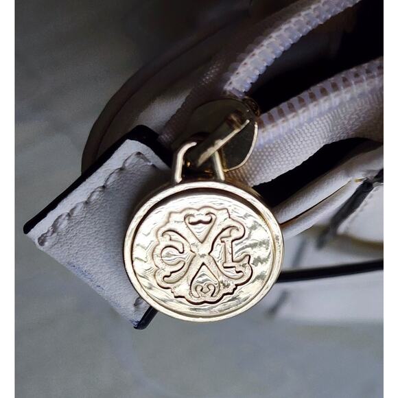 PURSE-CHRISTIAN LACROIX-Cream/Beige-Handles-Large-Faux Leather-Tote-Zippers - Picture 9 of 16